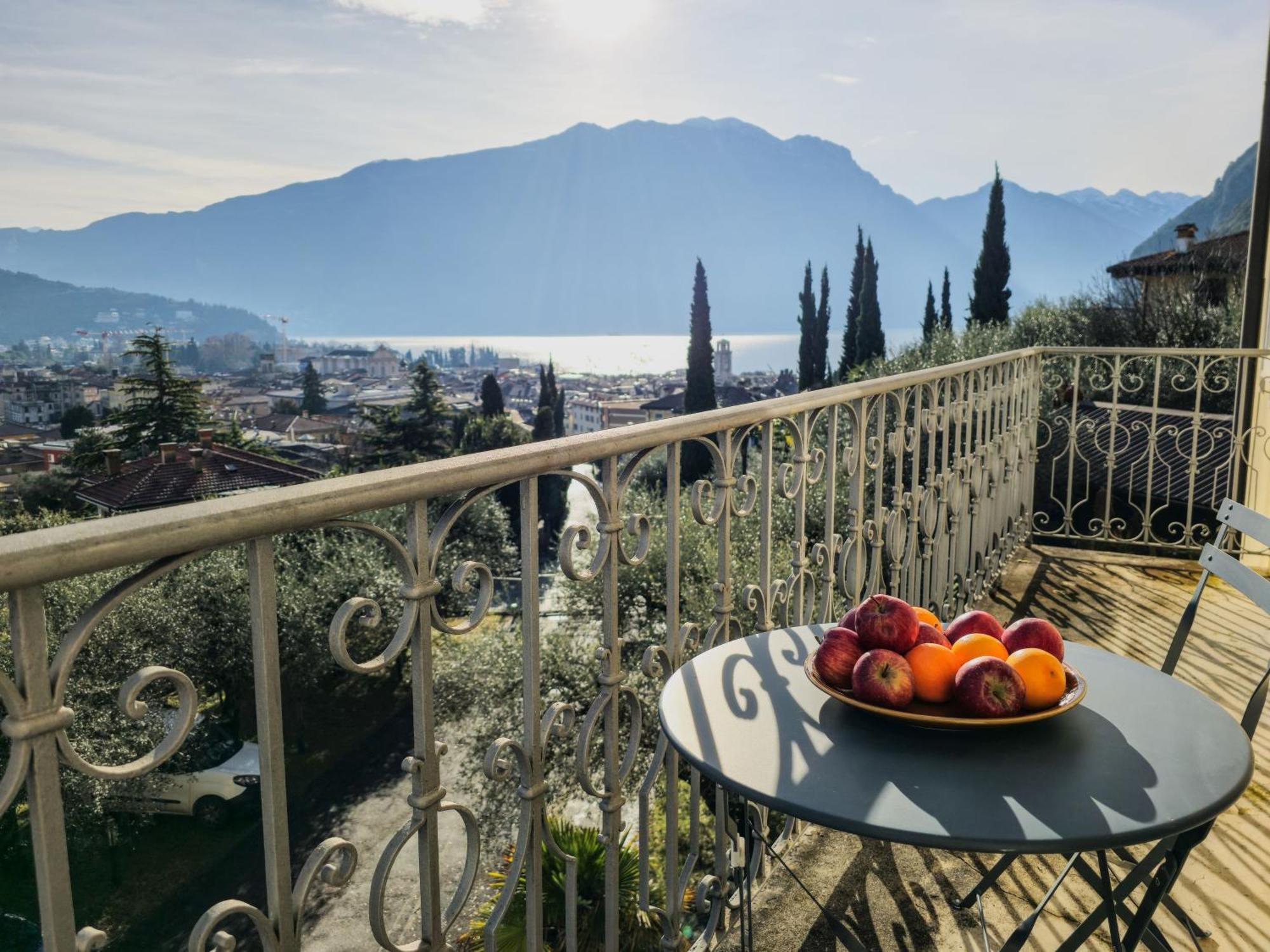 Aparthotel Englovacanze Riva del Garda Exterior photo