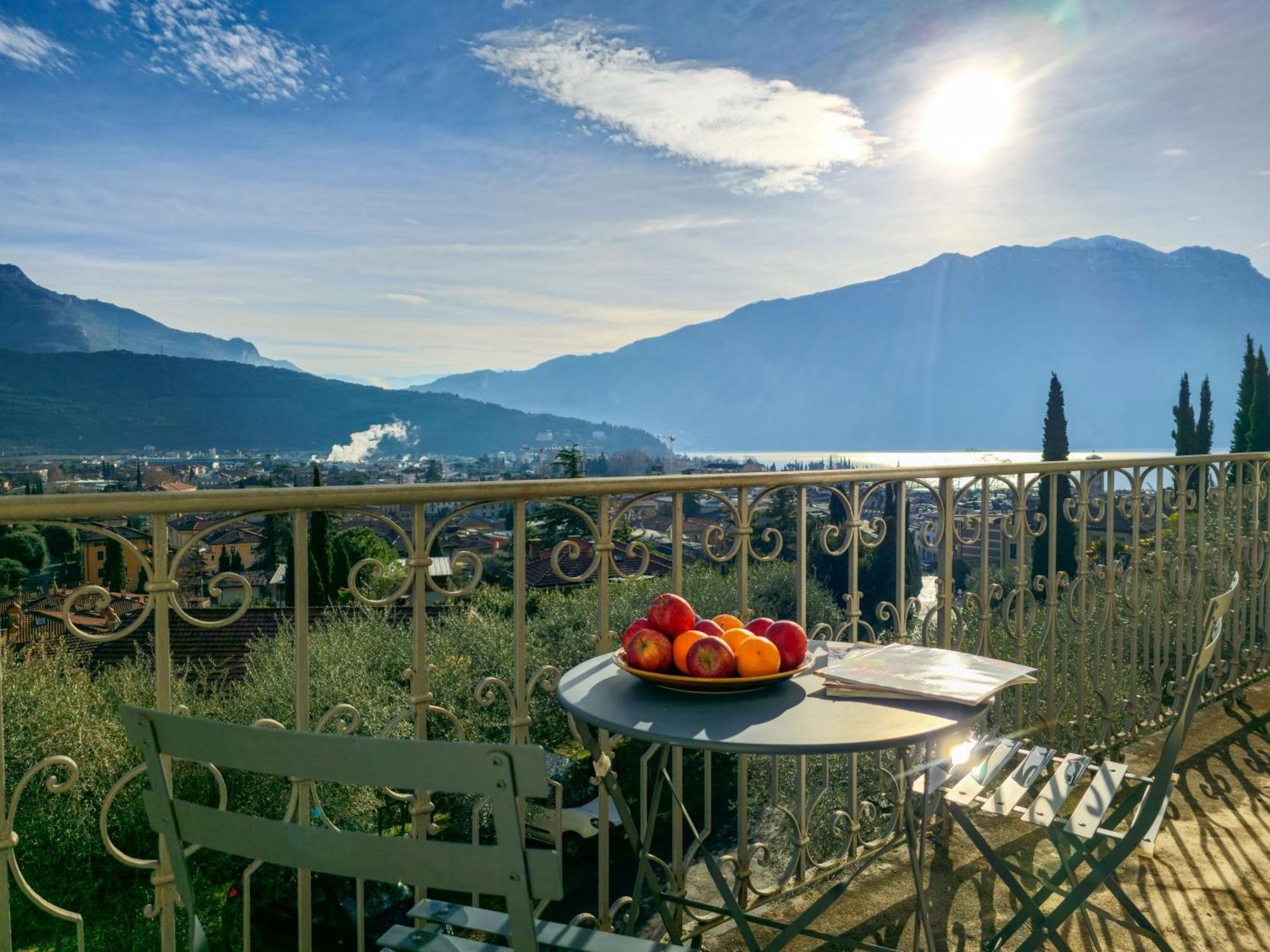 Aparthotel Englovacanze Riva del Garda Exterior photo