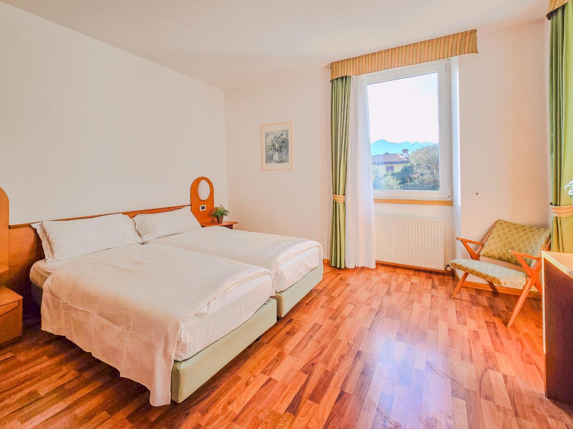 Aparthotel Englovacanze Riva del Garda Exterior photo