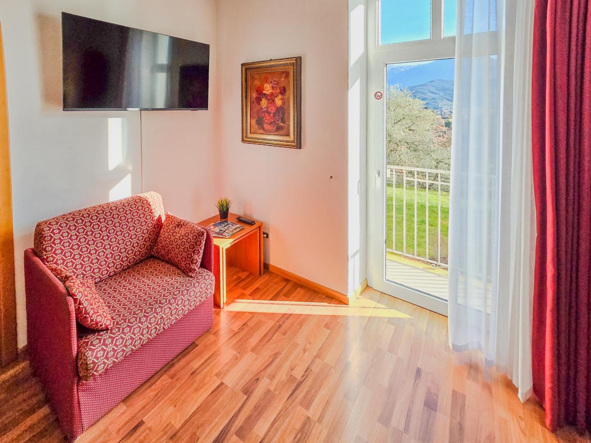 Aparthotel Englovacanze Riva del Garda Exterior photo