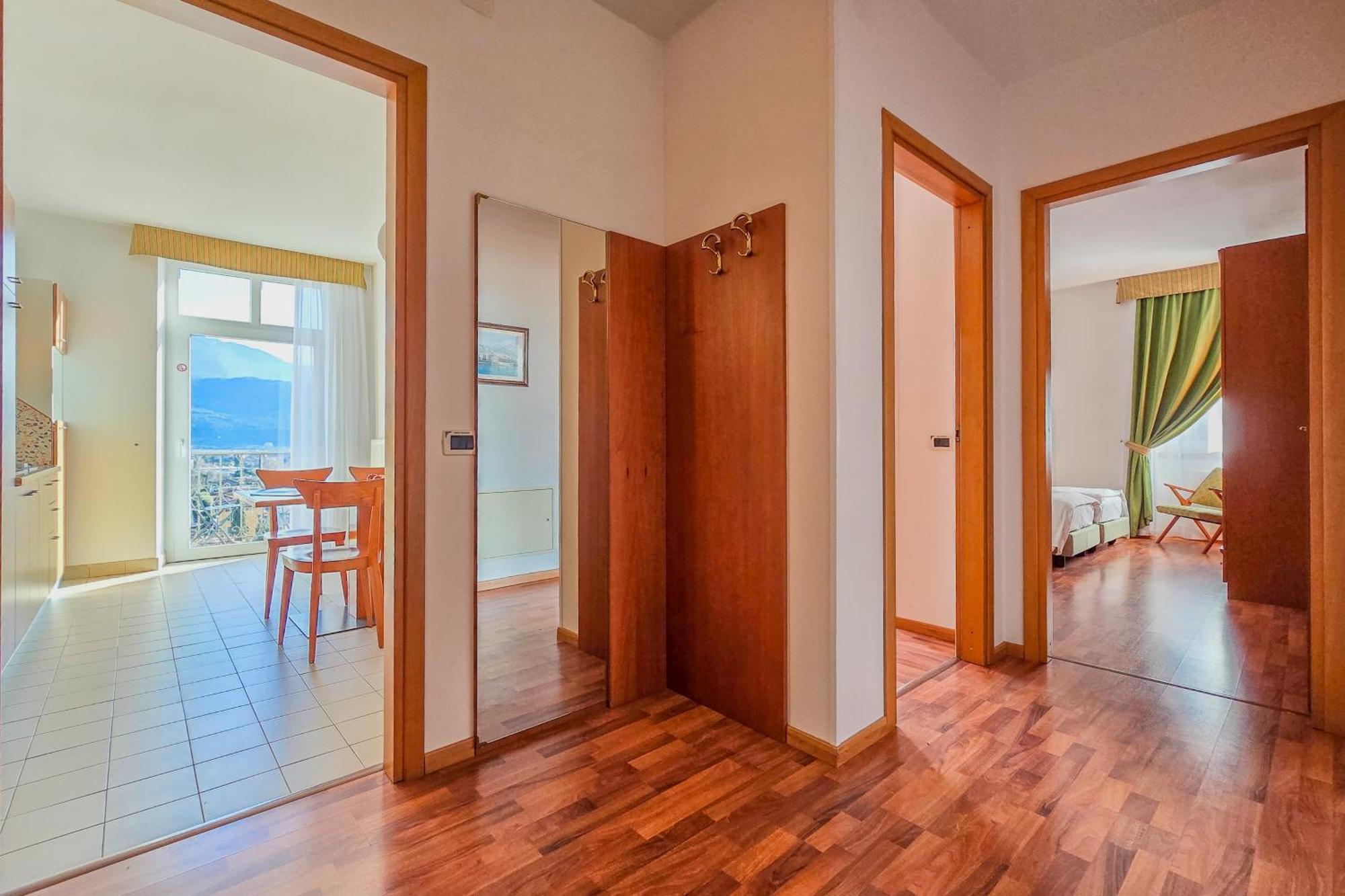 Aparthotel Englovacanze Riva del Garda Exterior photo