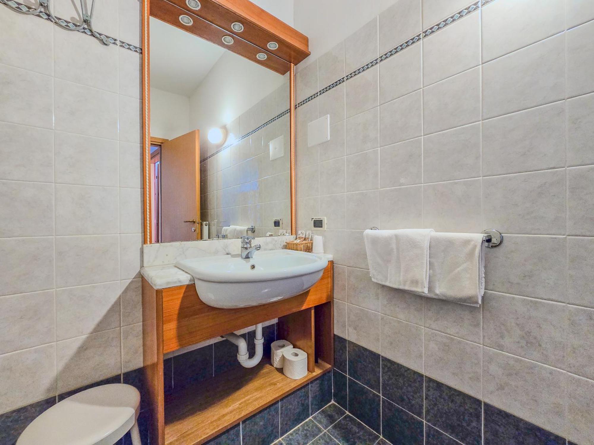 Aparthotel Englovacanze Riva del Garda Exterior photo